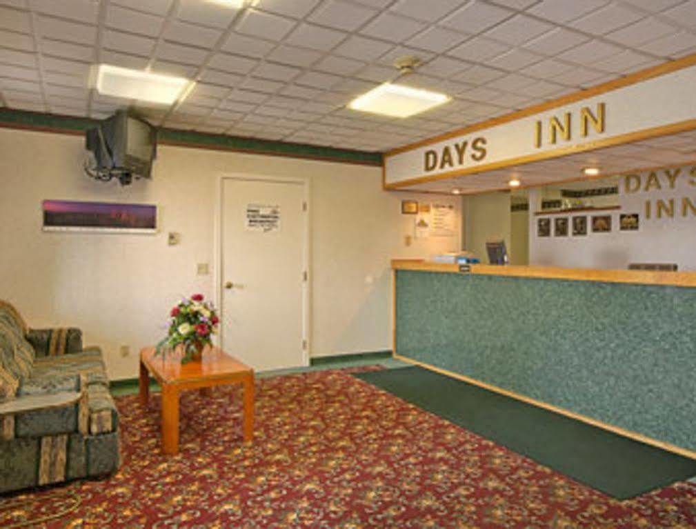 Econo Lodge Cranston - Providence Eksteriør billede